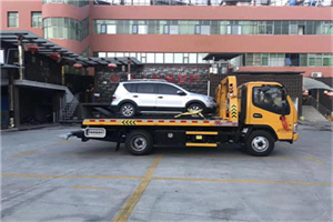 沙滩附近汽车拖车电话