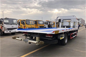 沙滩汽车救援补胎