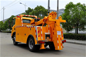 沙滩高速路拖车费